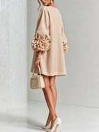 Robe Amara Mini Élégante à Boutons Floraux