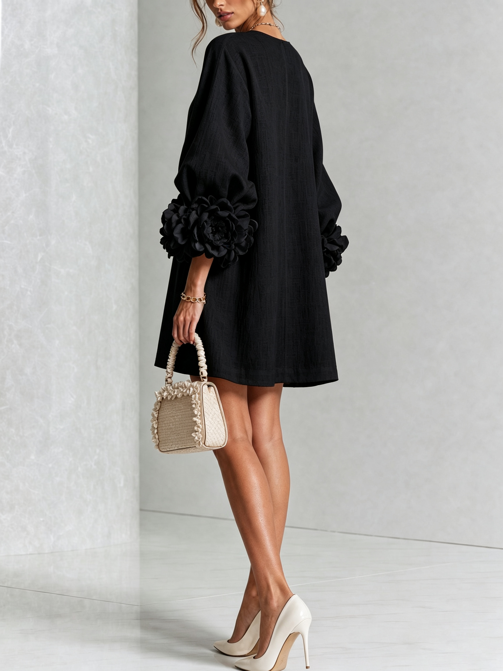 Robe Amara Mini Élégante à Boutons Floraux