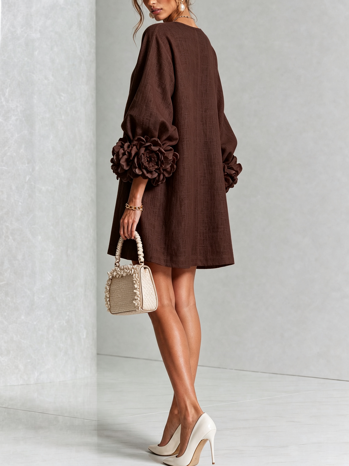 Robe Amara Mini Élégante à Boutons Floraux