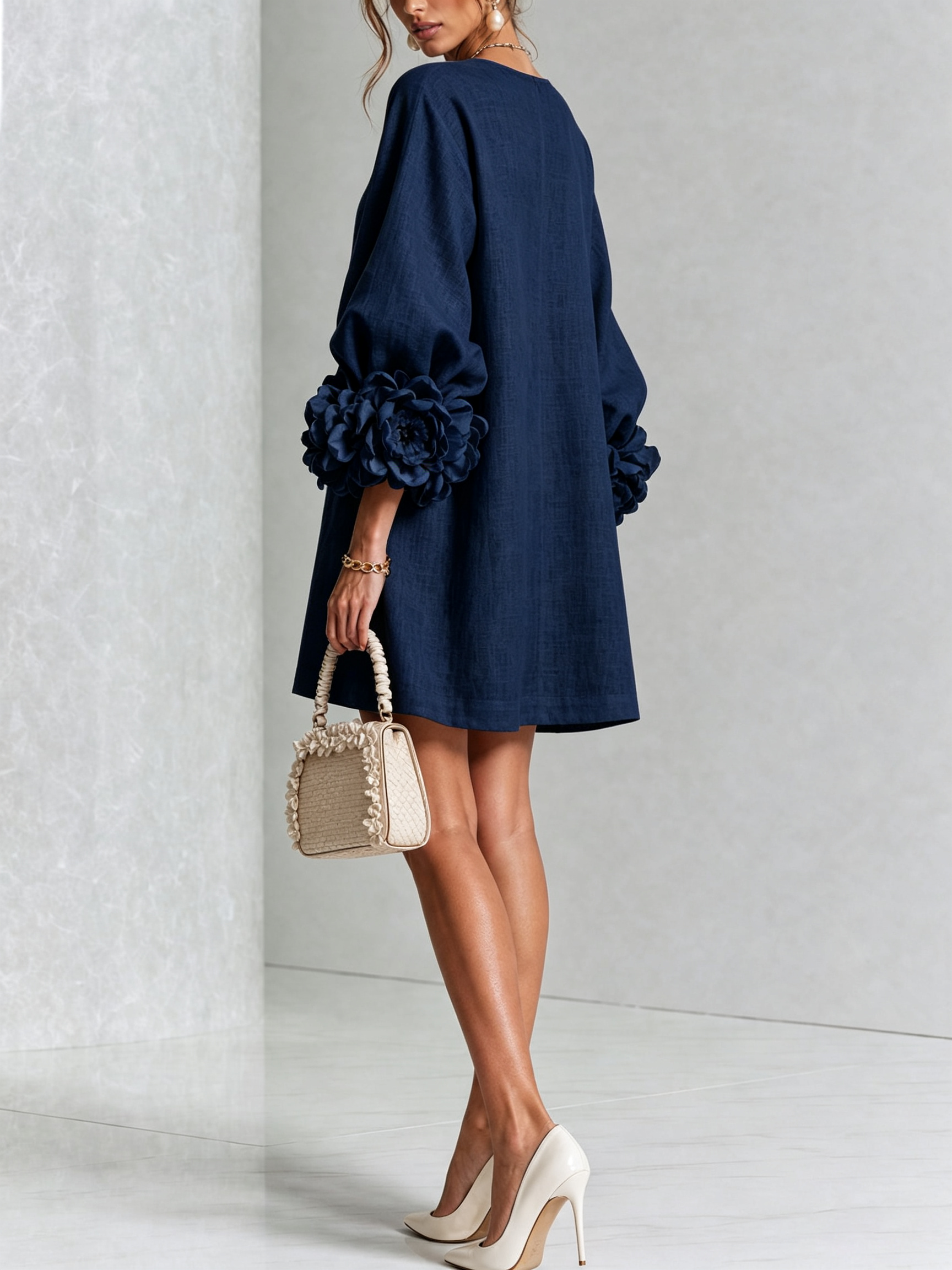 Robe Amara Mini Élégante à Boutons Floraux