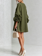Robe Amara Mini Élégante à Boutons Floraux