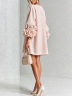 Robe Amara Mini Élégante à Boutons Floraux