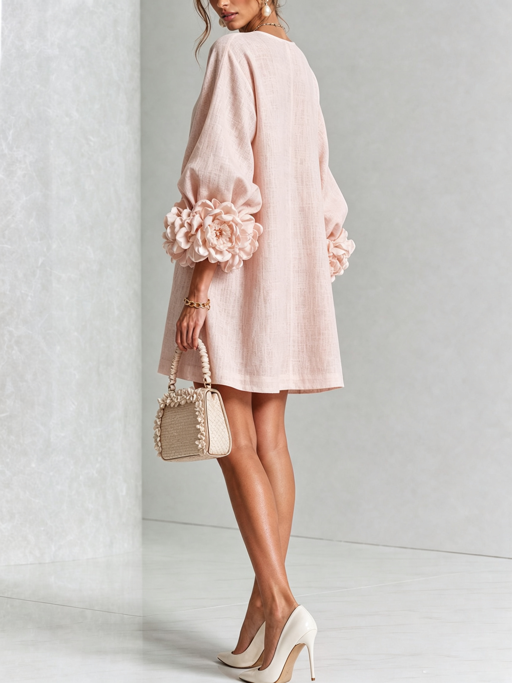 Robe Amara Mini Élégante à Boutons Floraux