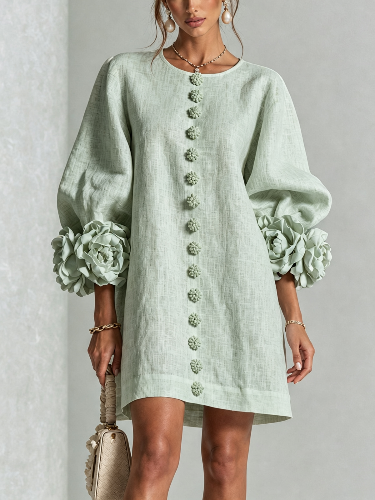 Robe Amara Mini Élégante à Boutons Floraux