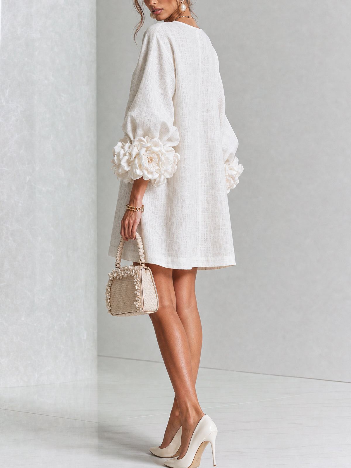 Robe Amara Mini Élégante à Boutons Floraux